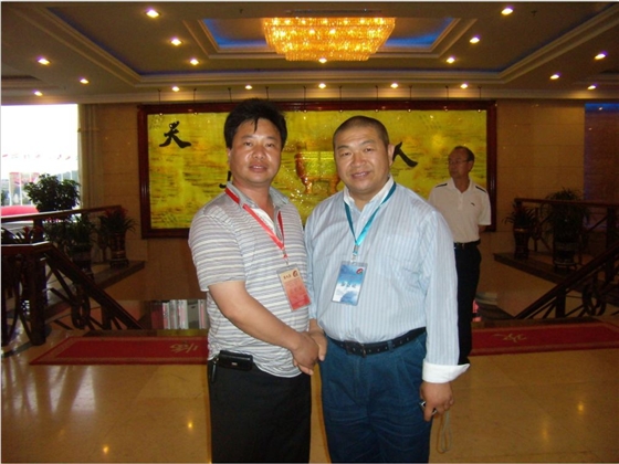 2010.12.26与云南丽江市蒋国庆总经理合影-亿昌菌业.JPG
