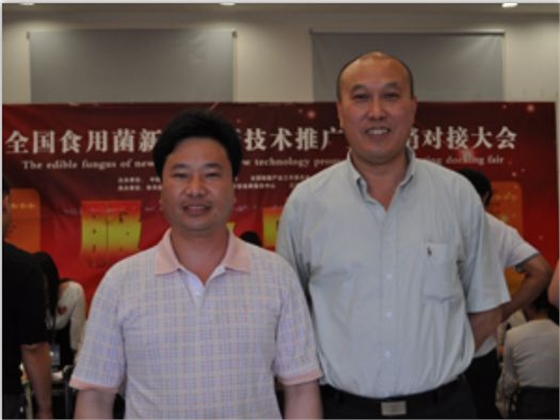 2012.05.06与必洁仕总经理安民合影-亿昌菌业.JPG