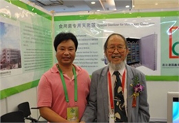 2012.08.28与国际著名的蕈菌学家、英国官佐勋爵（OBE）、国际生物技术学院院士、国际蕈菌生物技术服务中心主任、世界蕈菌生物学及其产品学会副主席、国际蕈菌科学学会亚洲区科学委员会主席、世界文学及